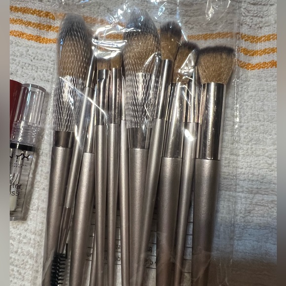 Other - BRAND NEW! Brush set , blending sponges & powder puffs